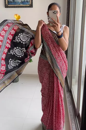 Beutiful bagru bandhani printed sarees with hevy zari bordar