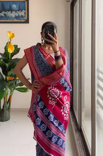 Beutiful bagru bandhani printed sarees with hevy zari bordar