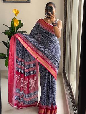 Beutiful bagru bandhani printed sarees with hevy zari bordar 3