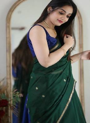 Dark green elegant silk blend saree 3