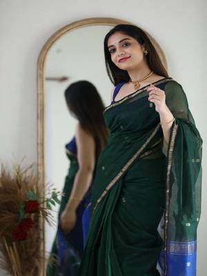 Dark green elegant silk blend saree 4