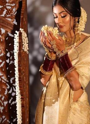 Golden traditional silk blend wedding saree 5