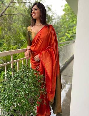 Vibrant orange traditional silk blend saree 4