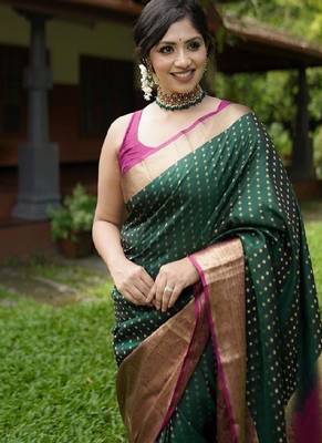 Elegant dark green traditional silk blend saree 4