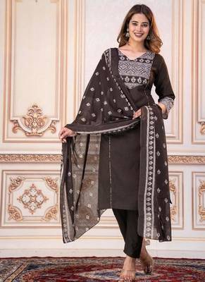 Beautiful jaipuri a women's choclate brown cotton printed kurti set with a dupatta 2