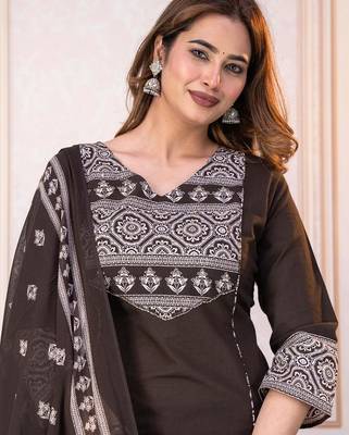 Beautiful jaipuri a women's choclate brown cotton printed kurti set with a dupatta 3