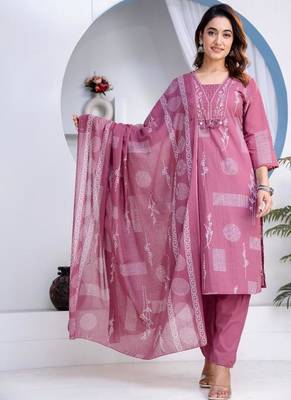 Beautiful jaipuri a women's rose pink cotton printed kurti set with a dupatta 1