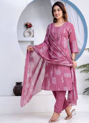 Beautiful jaipuri a women's rose pink cotton printed kurti set with a dupatta 2