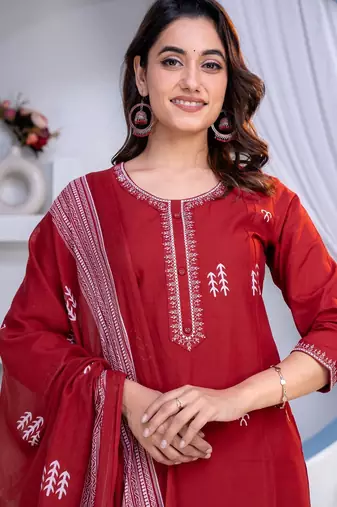 Beautiful jaipuri a women's rust cotton printed kurti set with a dupatta
