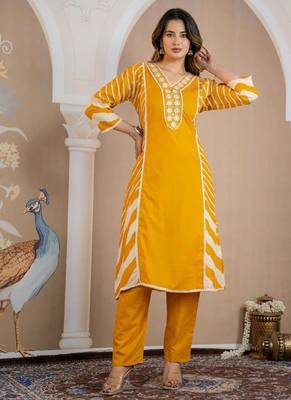 Beautiful jaipuri a yellow lehriya printed indian kurta set with a matching dupatta and pants 4