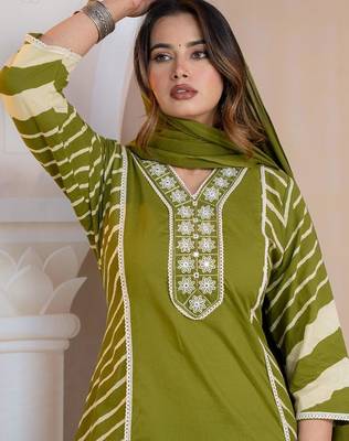Beautiful jaipuri a green lehriya printed indian kurta set with a matching dupatta and pants 3