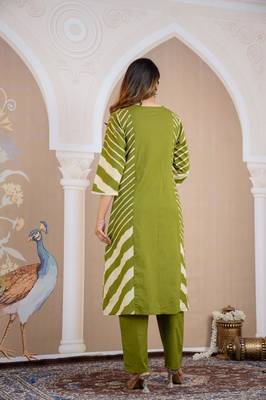 Beautiful jaipuri a green lehriya printed indian kurta set with a matching dupatta and pants 4