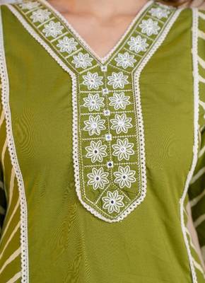 Beautiful jaipuri a green lehriya printed indian kurta set with a matching dupatta and pants 5