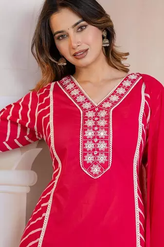Beautiful jaipuri a pink lehriya printed indian kurta set with a matching dupatta and pants