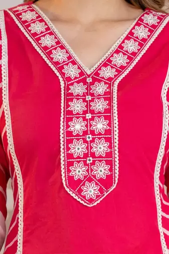 Beautiful jaipuri a pink lehriya printed indian kurta set with a matching dupatta and pants
