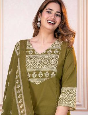 Beautiful jaipuri a mahendi green -colored women's ethnic wear kurta set with a geometric print 3
