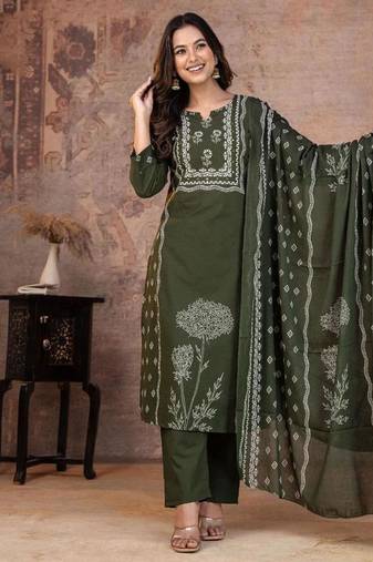 Beautiful jaipuri a green-colored women's ethnic wear kurta set with a geometric print