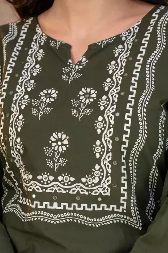 Beautiful jaipuri a green-colored women's ethnic wear kurta set with a geometric print