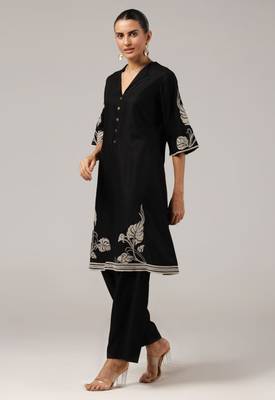 Black floral embroidered kurta with pants set 1