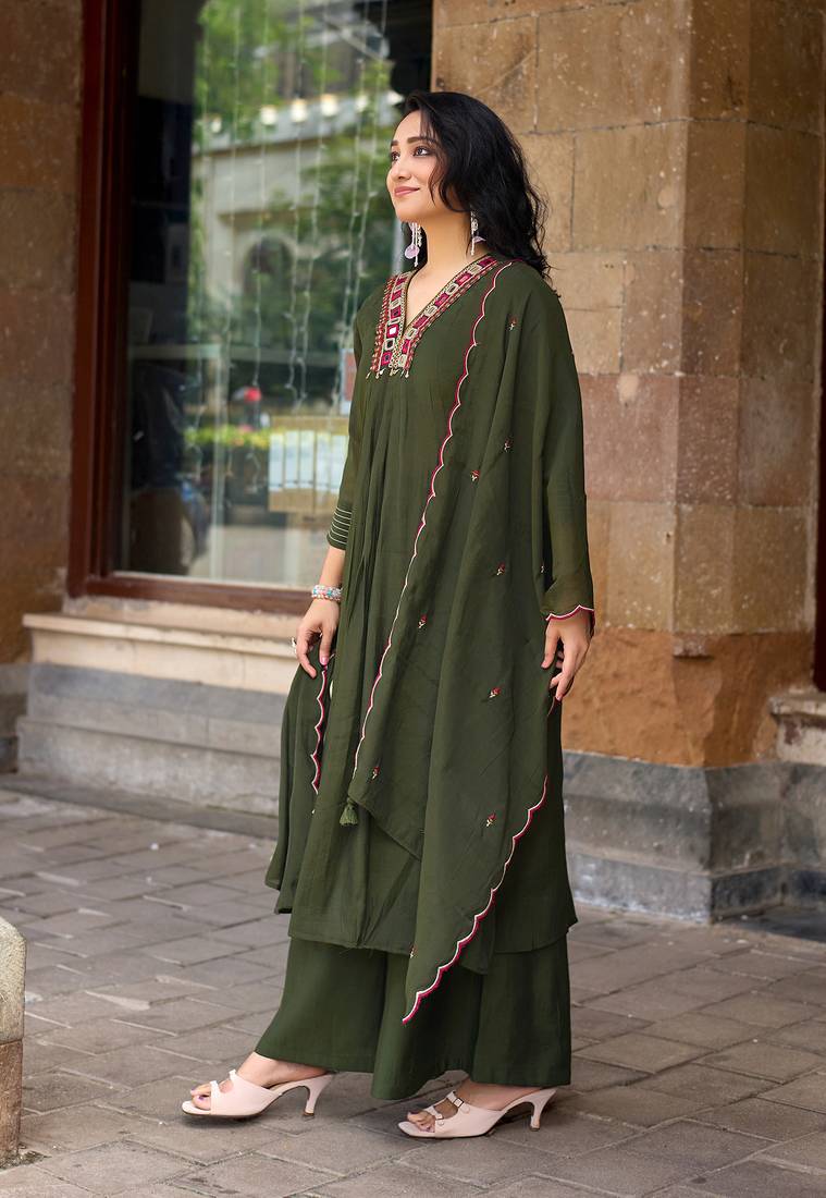 Women Ethnic Motifs Embroidered Regular Thread Work Chanderi Cotton Kurta with Palazzos & With Dupatta