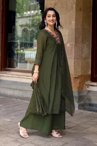 Women Ethnic Motifs Embroidered Regular Thread Work Chanderi Cotton Kurta with Palazzos & With Dupatta