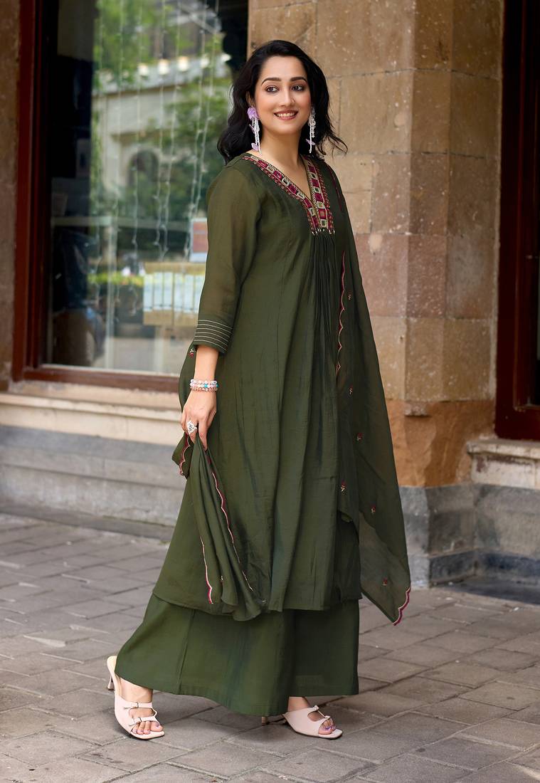 Women Ethnic Motifs Embroidered Regular Thread Work Chanderi Cotton Kurta with Palazzos & With Dupatta