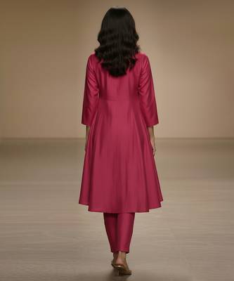 Pink embroidered chanderi kurta set 2