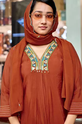Women Ethnic Motifs Embroidered Regular Thread Work Chanderi Cotton Kurta with Palazzos & With Dupatta