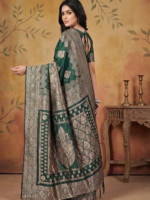 Green elegant silk blend soft fabric saree for women  lightweight saree 2