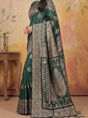 Green elegant silk blend soft fabric saree for women  lightweight saree 3