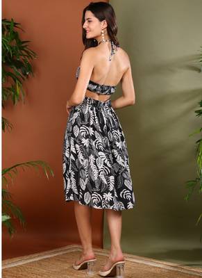 Yash gallery women   s black leaf print dress wrinkle free fabric halter neck back elastic fit (black) 2