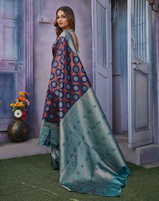 dark blue silk blend saree with zari work 2