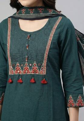 Women green cotton printed kurta pant dupatta set with gota work and lace 3
