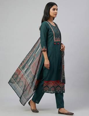 Women green cotton printed kurta pant dupatta set with gota work and lace 4
