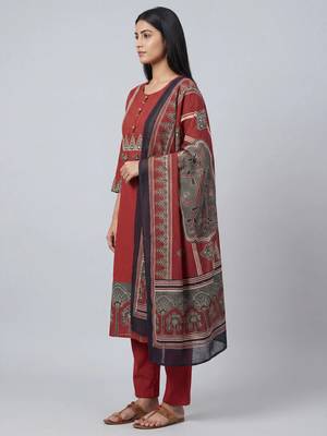 Women red cotton printed kurta pant dupatta set with gota work and lace 4