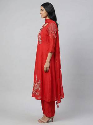 Women red cotton printed kurta pant dupatta set with hand work and embroidered 4