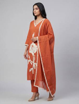Women orange cotton printed kurta pant dupatta set with hand work and embroidered lace 4