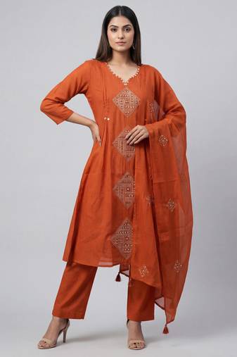 Women orange cotton printed kurta pant dupatta set with hand work and embroidered lace
