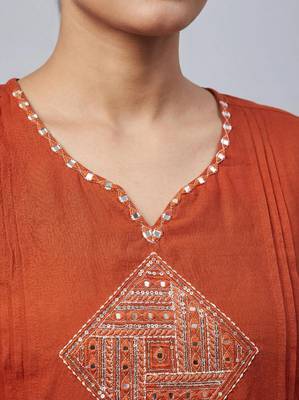 Women orange cotton printed kurta pant dupatta set with hand work and embroidered lace 3