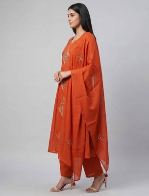 Women orange cotton printed kurta pant dupatta set with hand work and embroidered lace 4