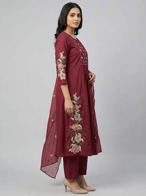 Women maroon cotton printed kurta pant dupatta set with hand work and embroidered 4