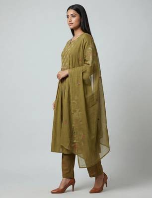 Women green cotton printed kurta pant dupatta set with hand work and embroidered 4