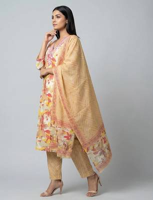 Women yellow cotton printed kurta pant dupatta set with hand work and embroidered lace 4