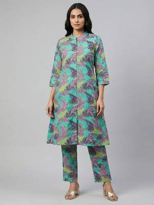 Women green cotton printed a line kurta pant set 1