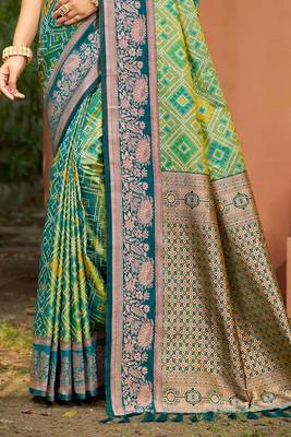 parrot green soft silk woven work traditional saree 3