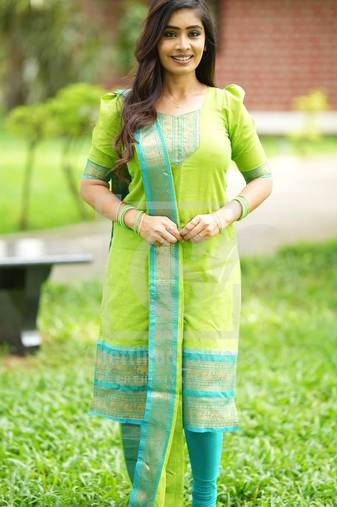 Parrot green women kanchi cotton v-neck kurta set | comfortable ethnic wear