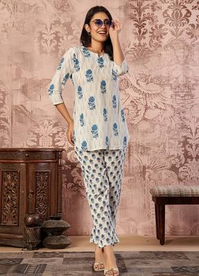 Blue floral printed kurti with straight pants – cotton co-ord set 4