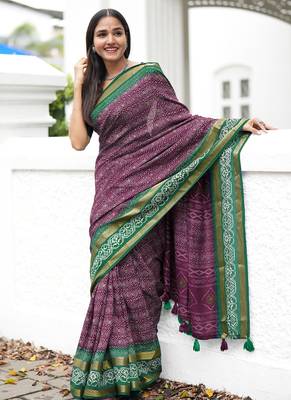 magenta cotton saree with geometric print 2