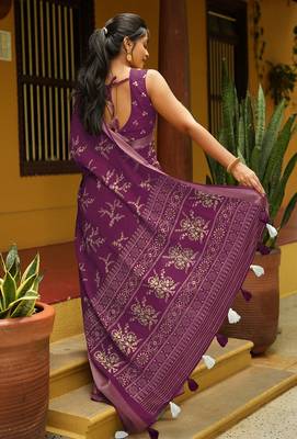 magenta cotton saree with floral print 3