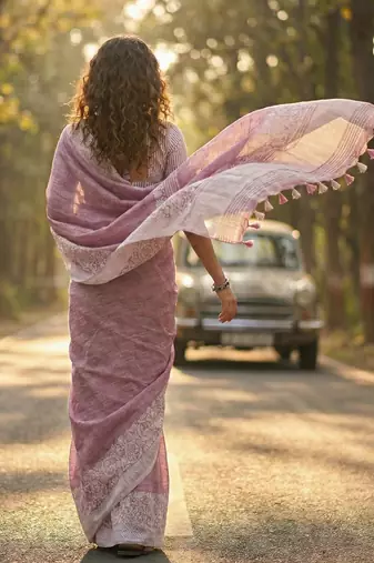 women mauve purple & silver-toned woven design linen blend saree